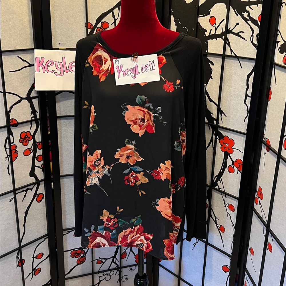 #107. 🪷 floral long sleeve lightweight sweater.